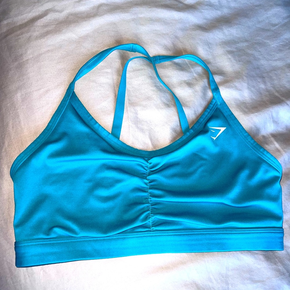 Selling this sport bra. Size M, I’m not in this size anymore. Barely used.
